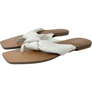 Marc Fisher Women's White Faux Leather Thong Square Toe Sandal Shoe Size 7M‎